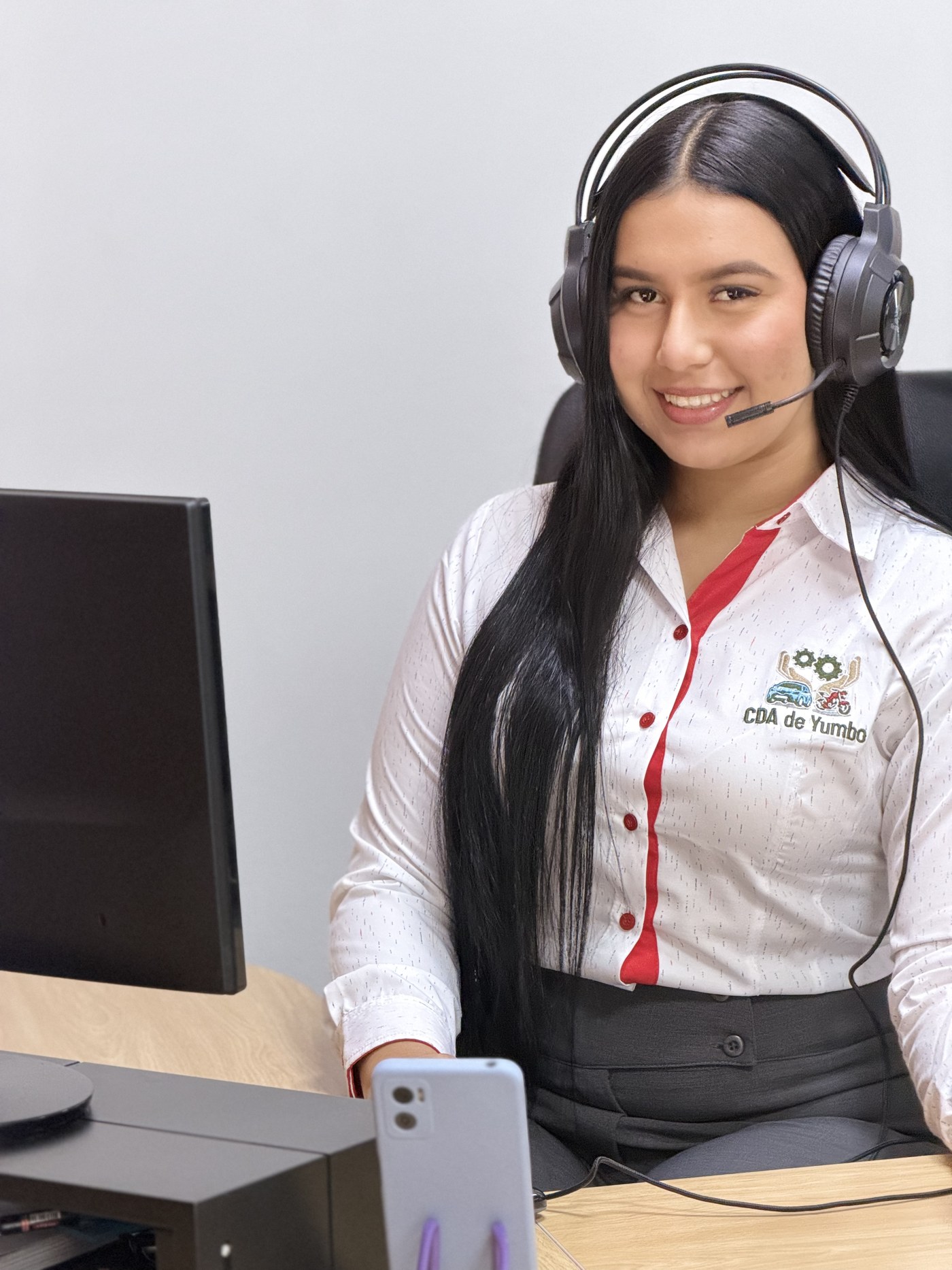 Asesora del CDA de Yumbo atiende una consulta
